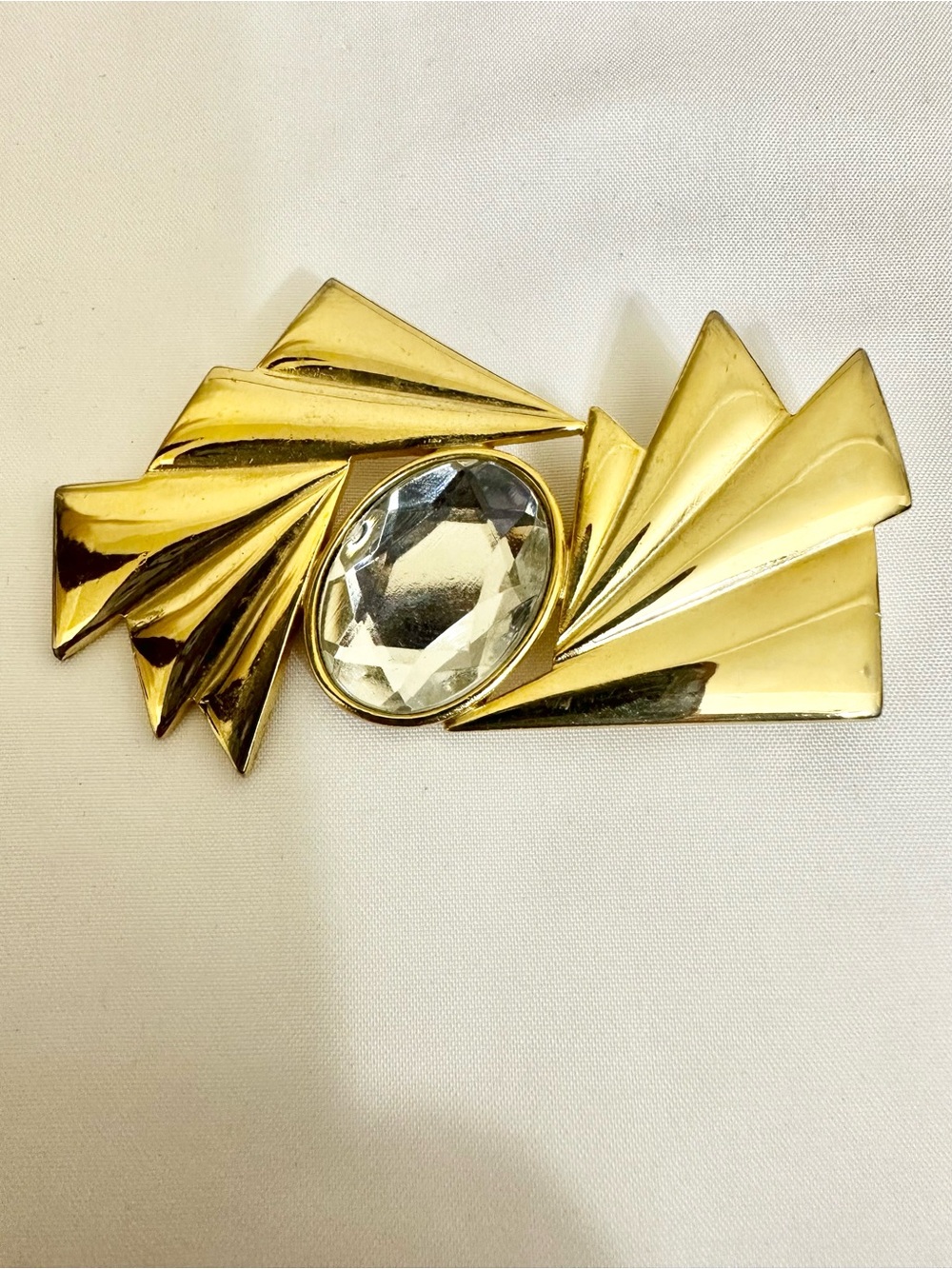Vintage Gold-Plated Fan Motif Brooch with Clear Oval Crystal